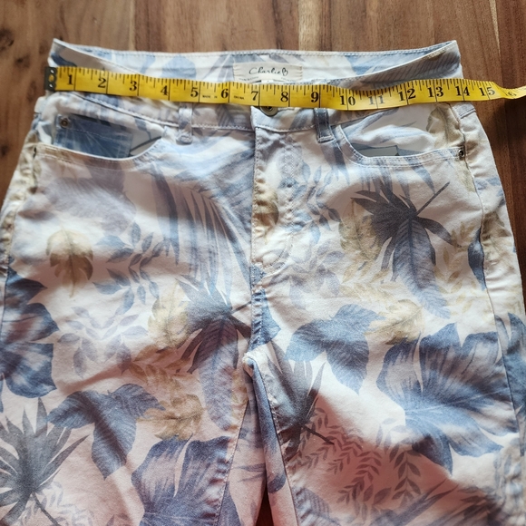Charlie B tropical floral white jeans, size 4 - Picture 11 of 14